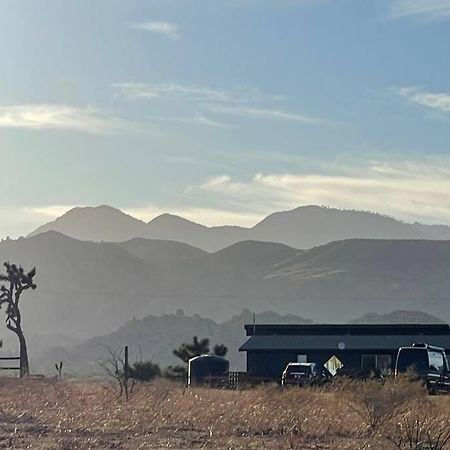 הוילה Pioneertown Chasing The Moon: Expansive Tub Views Near Pappy'S מראה חיצוני תמונה