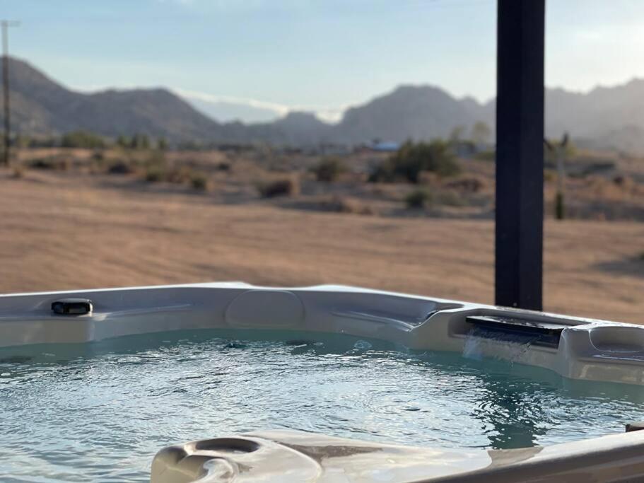 הוילה Pioneertown Chasing The Moon: Expansive Tub Views Near Pappy'S מראה חיצוני תמונה