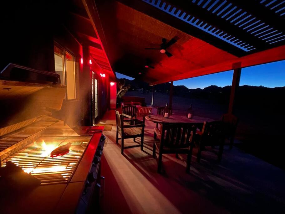 הוילה Pioneertown Chasing The Moon: Expansive Tub Views Near Pappy'S מראה חיצוני תמונה